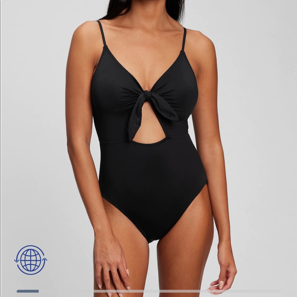 GAP one piece black swimsuit